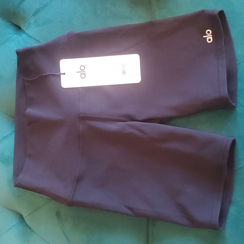 Alo Yoga XS biker shorts New